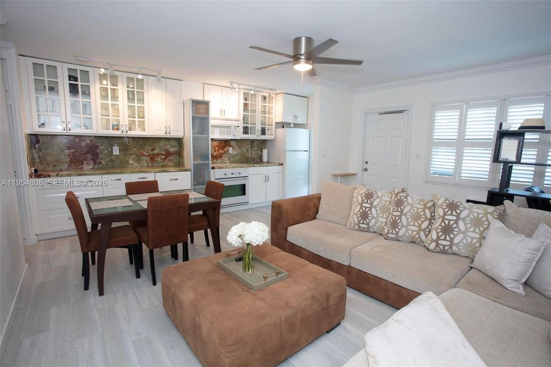 For Sale: $240,000 (1 beds, 1 baths, 640 Square Feet)