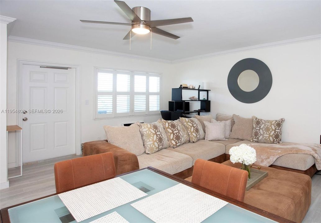 For Sale: $240,000 (1 beds, 1 baths, 640 Square Feet)