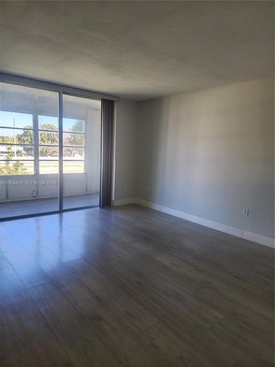 For Sale: $129,900 (2 beds, 2 baths, 950 Square Feet)