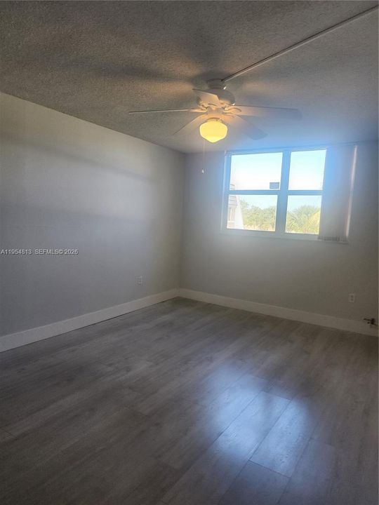 For Sale: $129,900 (2 beds, 2 baths, 950 Square Feet)