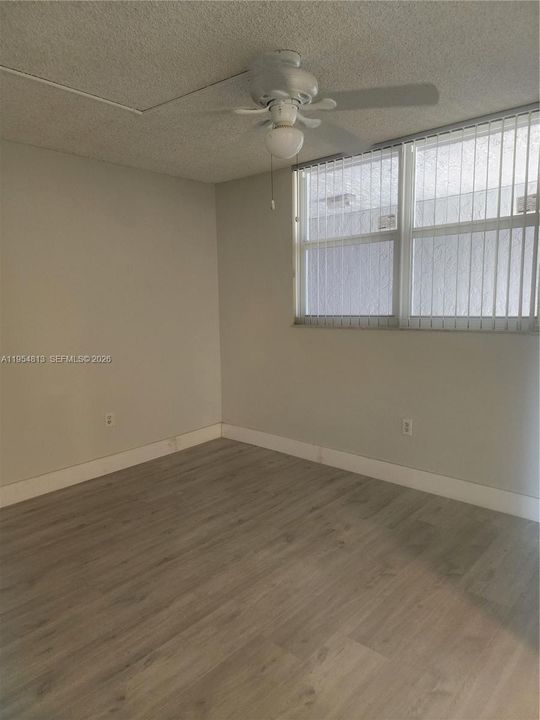 For Sale: $129,900 (2 beds, 2 baths, 950 Square Feet)