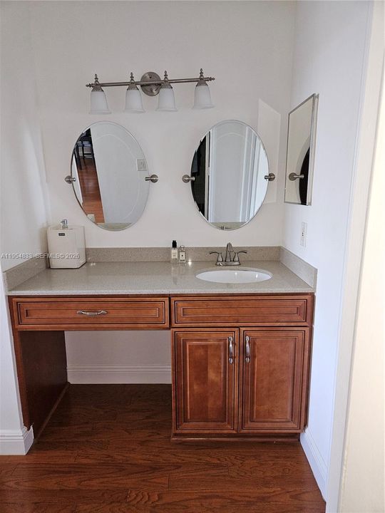 For Sale: $163,000 (1 beds, 1 baths, 654 Square Feet)
