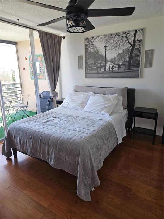For Sale: $163,000 (1 beds, 1 baths, 654 Square Feet)