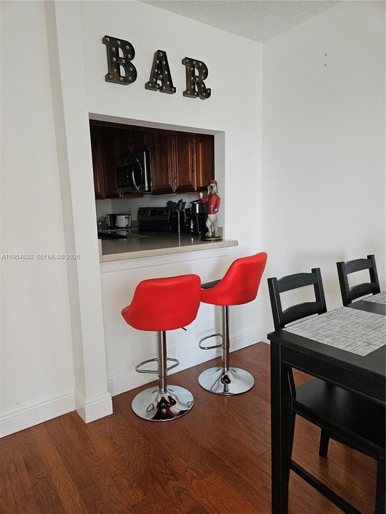 For Sale: $163,000 (1 beds, 1 baths, 654 Square Feet)