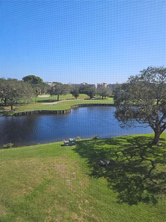For Sale: $163,000 (1 beds, 1 baths, 654 Square Feet)
