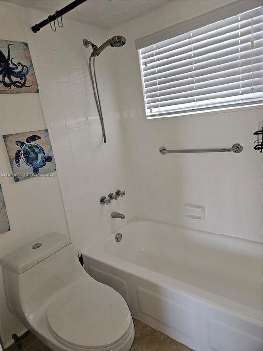 For Sale: $163,000 (1 beds, 1 baths, 654 Square Feet)