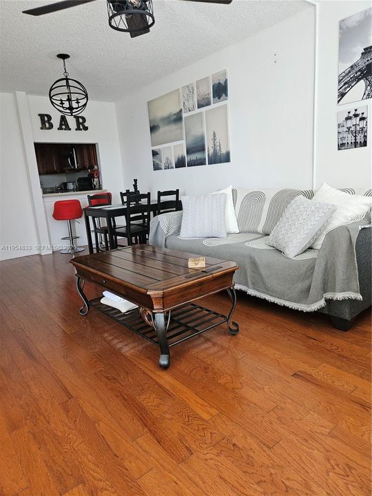 For Sale: $163,000 (1 beds, 1 baths, 654 Square Feet)
