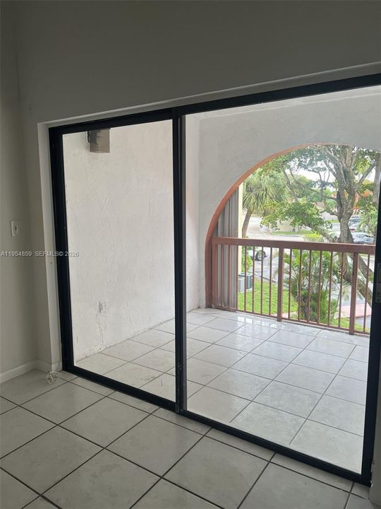 En Venta: $275,000 (2 camas, 2 baños, 1000 Pies cuadrados)