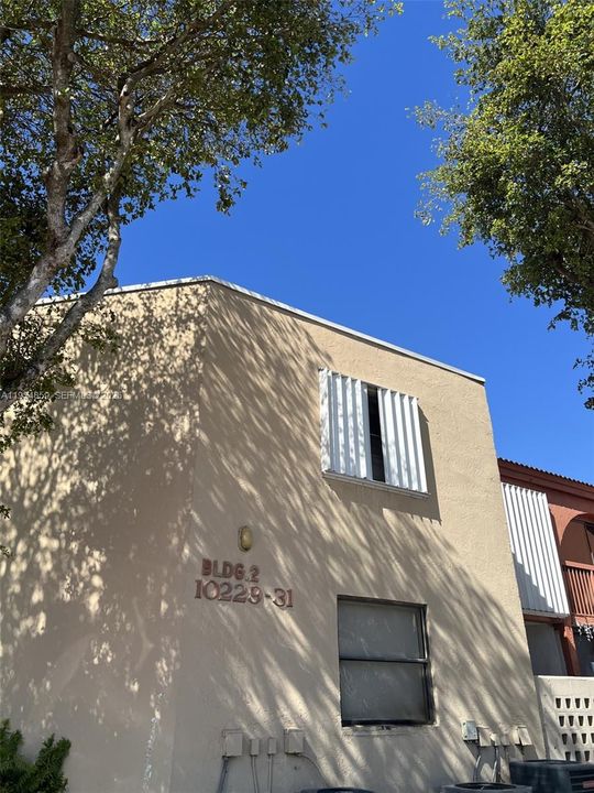 En Venta: $275,000 (2 camas, 2 baños, 1000 Pies cuadrados)