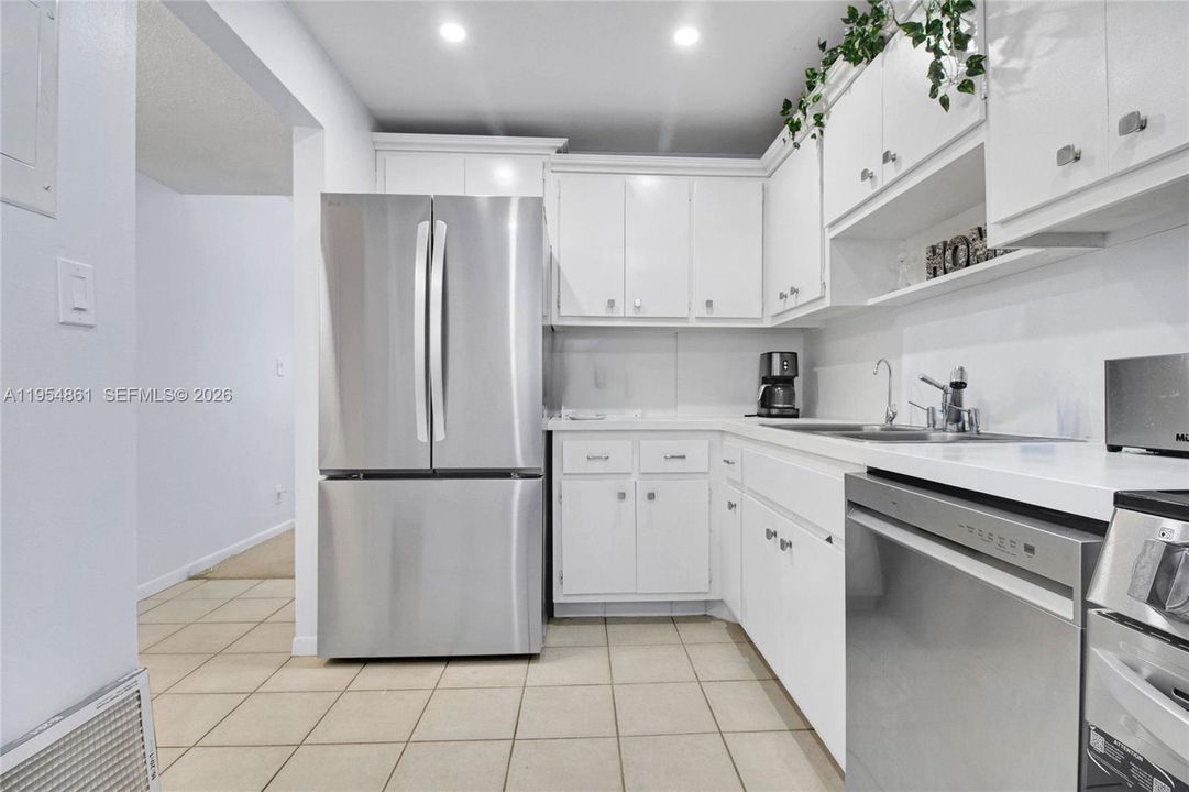 En Venta: $239,000 (2 camas, 2 baños, 1056 Pies cuadrados)