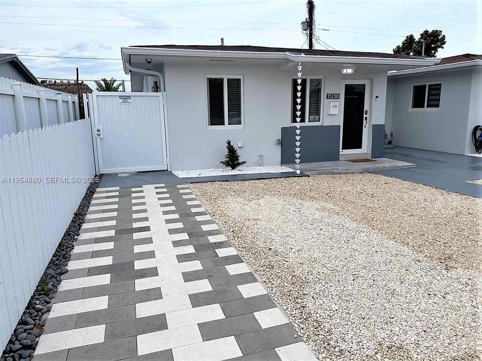 В аренду: $2,900 (2 спален, 1 ванн, 874 Квадратных фут)