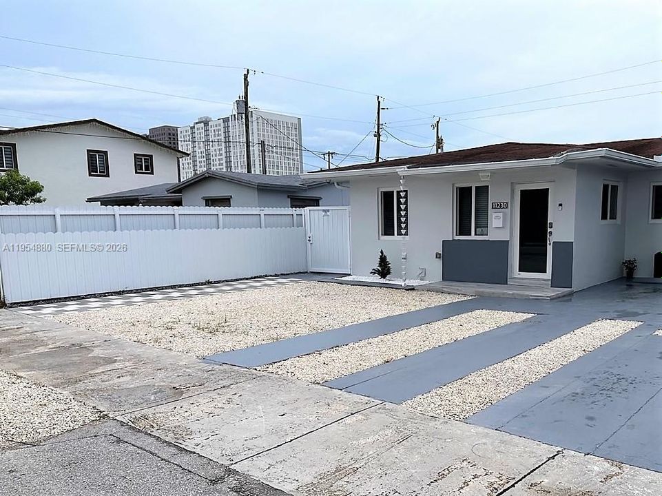 В аренду: $2,900 (2 спален, 1 ванн, 874 Квадратных фут)