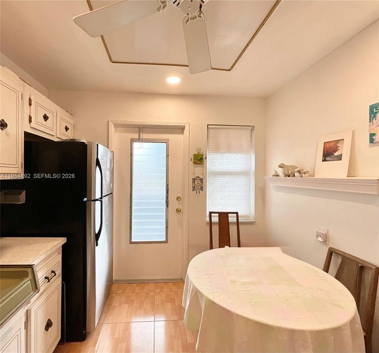 На продажу: $179,000 (2 спален, 2 ванн, 1027 Квадратных фут)