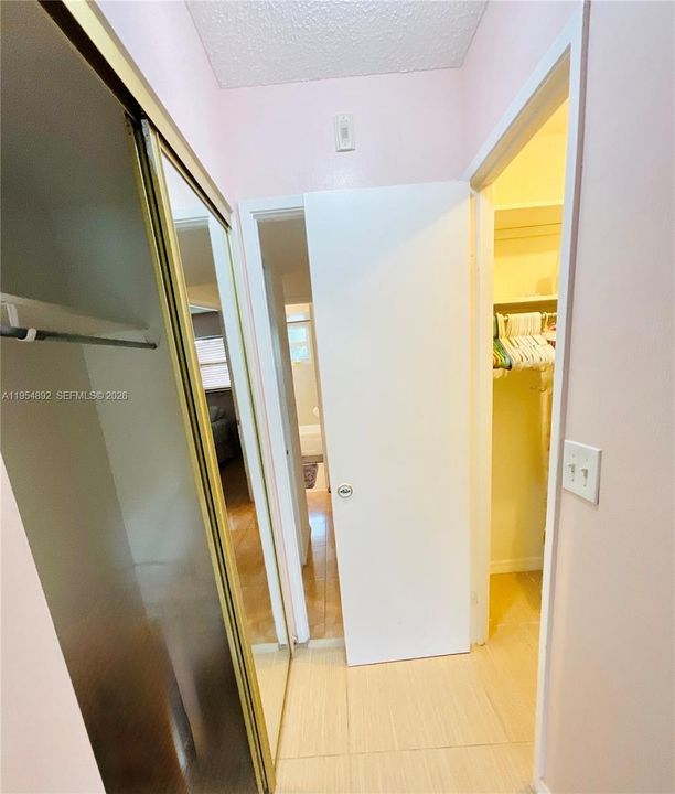 На продажу: $179,000 (2 спален, 2 ванн, 1027 Квадратных фут)