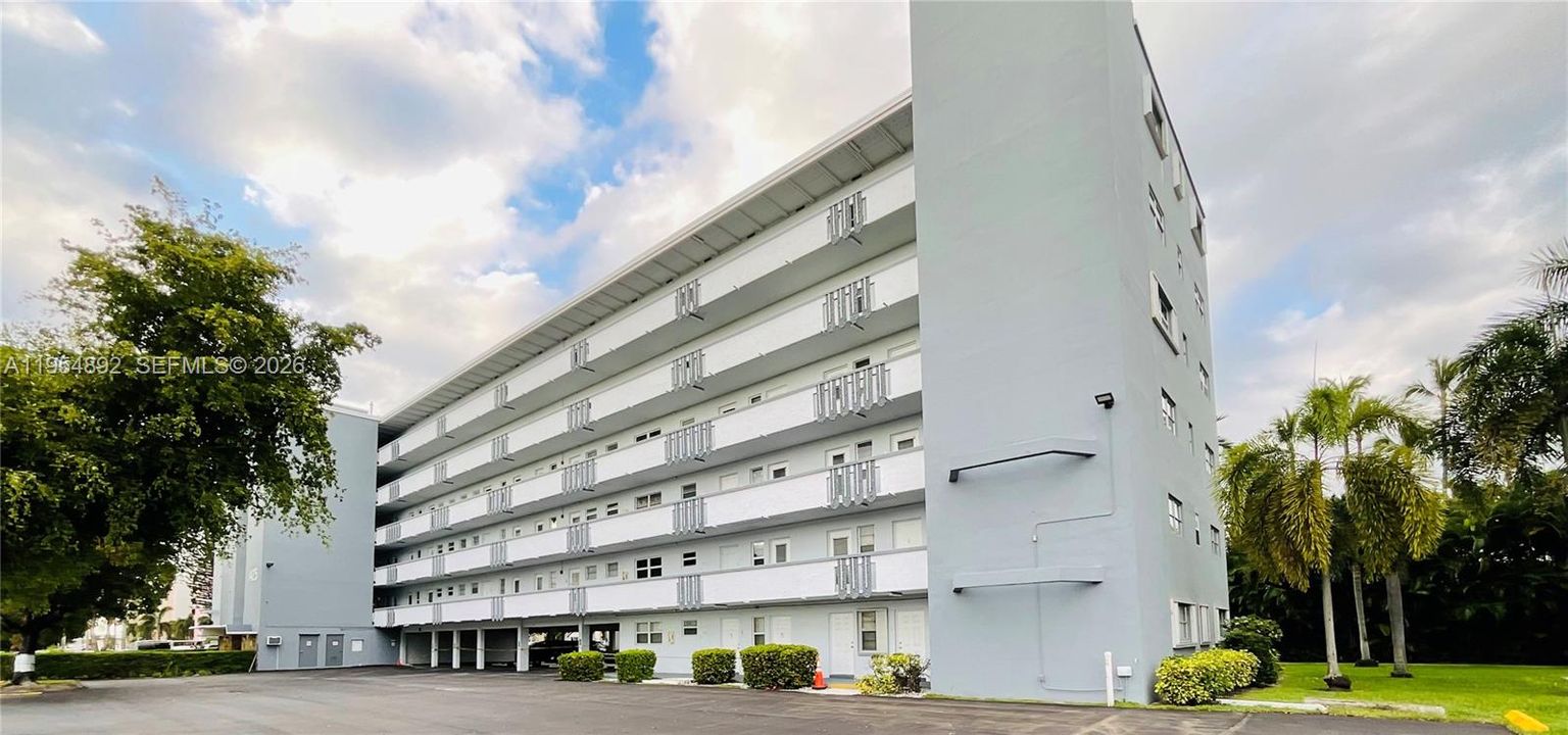 На продажу: $179,000 (2 спален, 2 ванн, 1027 Квадратных фут)