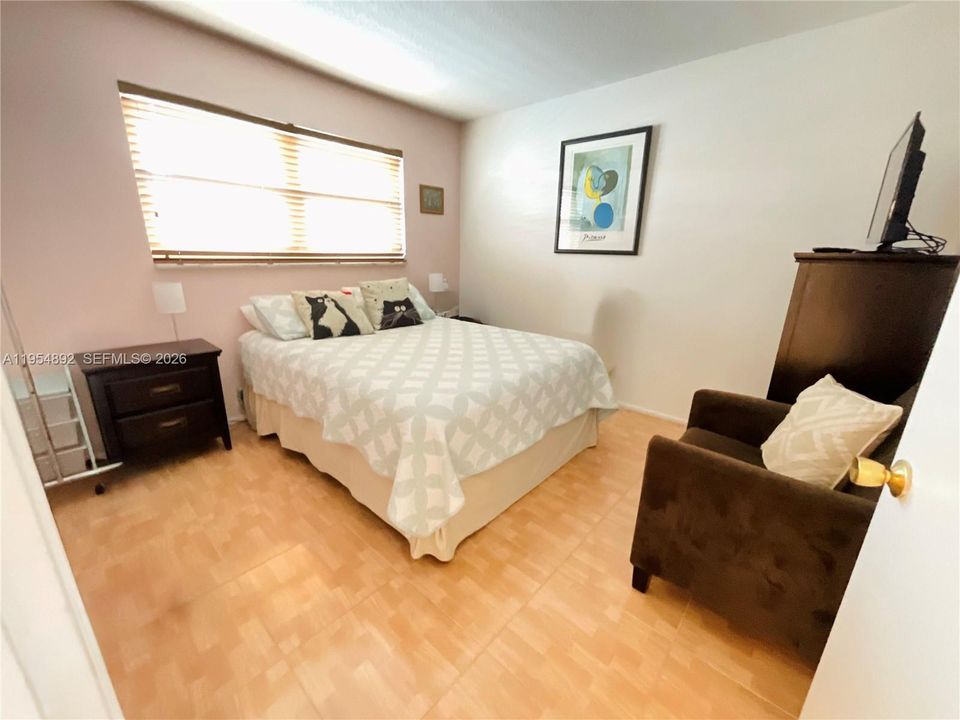 На продажу: $179,000 (2 спален, 2 ванн, 1027 Квадратных фут)