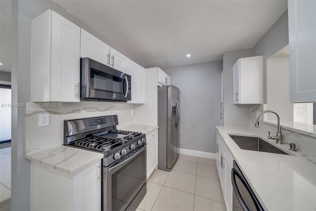 Недавно продано: $889,000 (4 спален, 4 ванн, 1503 Квадратных фут)
