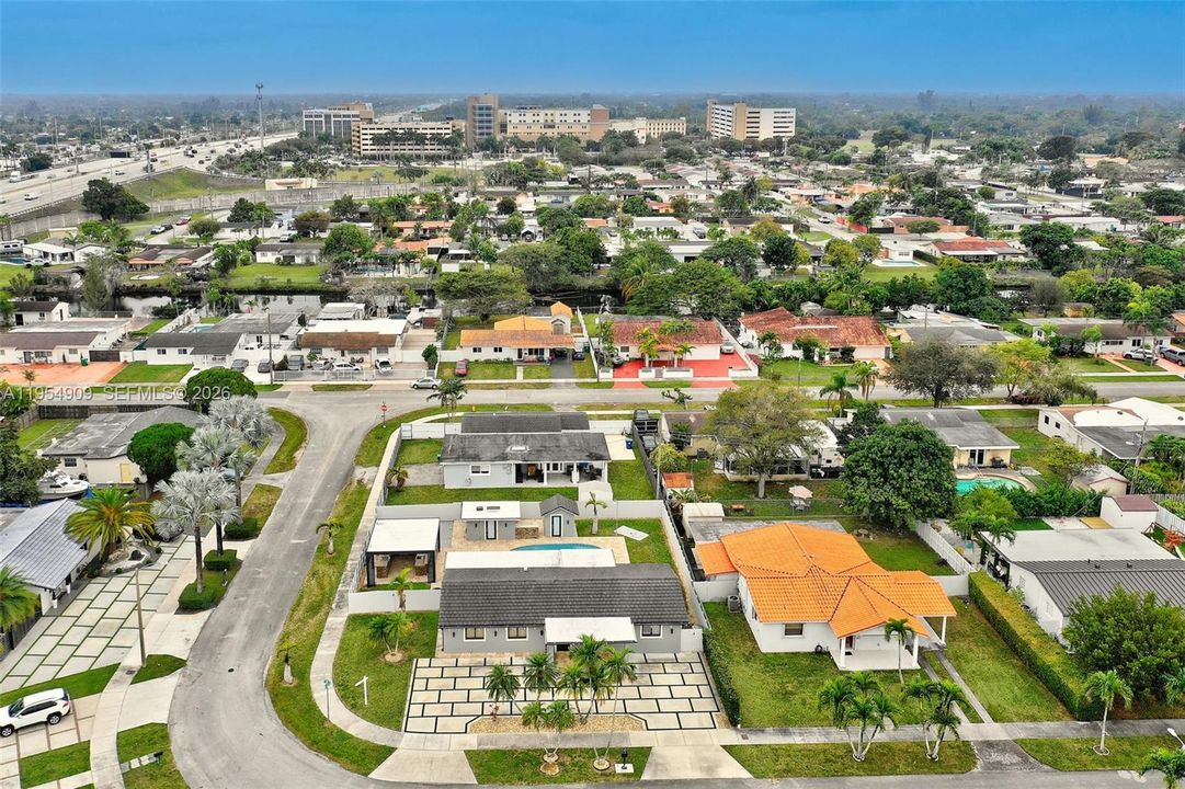 Недавно продано: $889,000 (4 спален, 4 ванн, 1503 Квадратных фут)