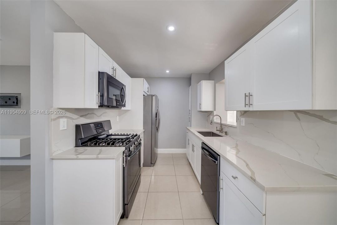 Недавно продано: $889,000 (4 спален, 4 ванн, 1503 Квадратных фут)