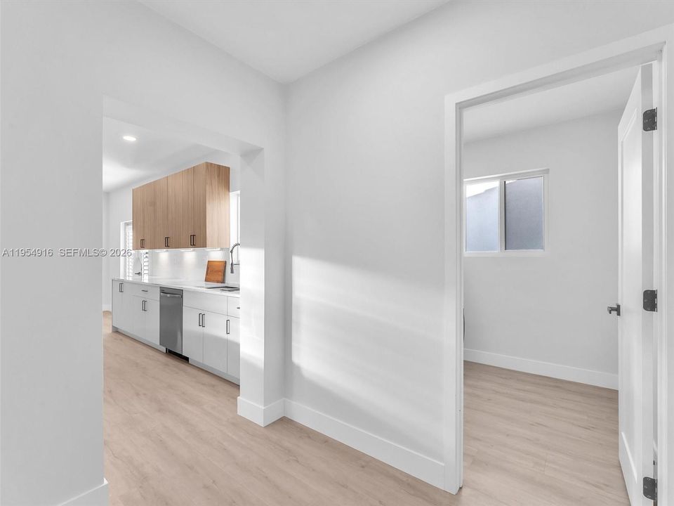 Activo con contrato: $850,000 (4 camas, 2 baños, 1681 Pies cuadrados)