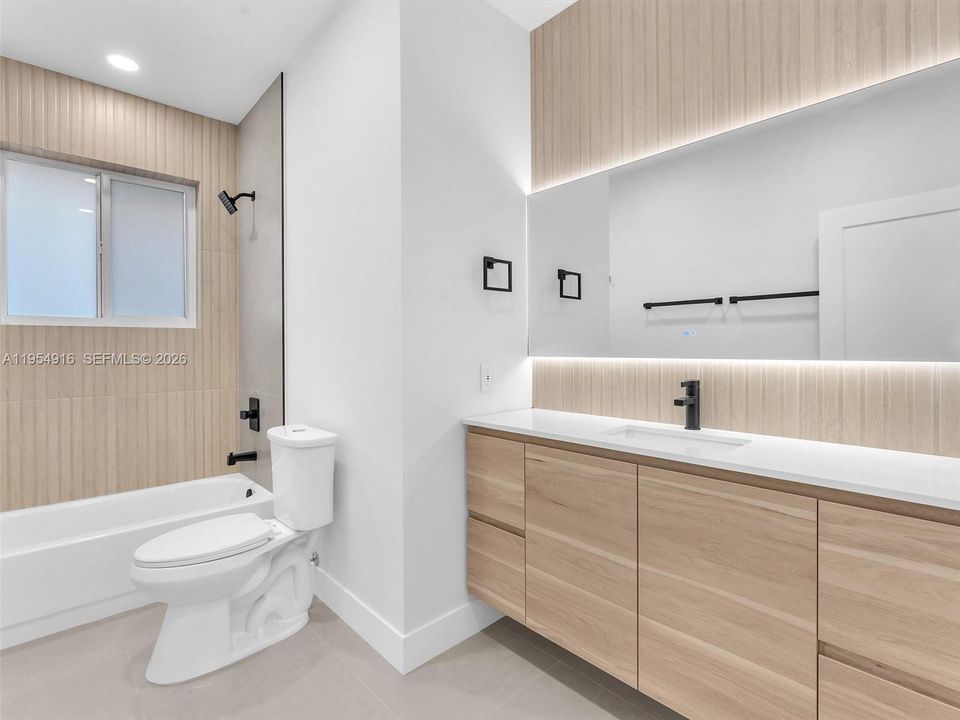 Activo con contrato: $850,000 (4 camas, 2 baños, 1681 Pies cuadrados)
