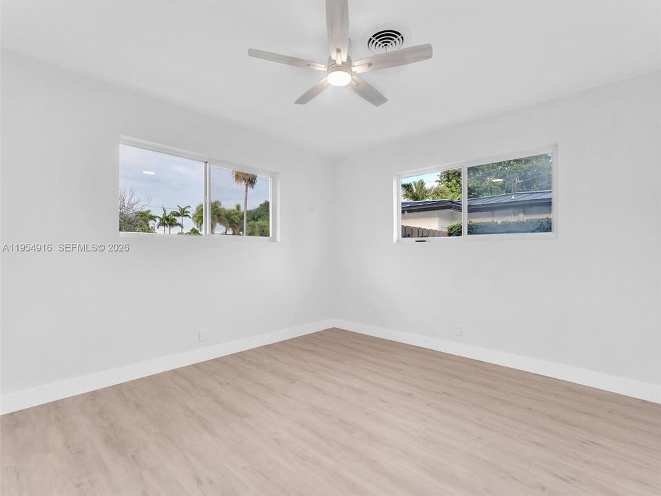 Activo con contrato: $850,000 (4 camas, 2 baños, 1681 Pies cuadrados)