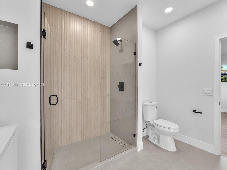 Activo con contrato: $850,000 (4 camas, 2 baños, 1681 Pies cuadrados)