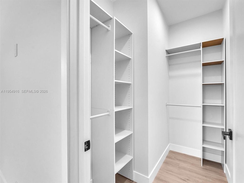 Activo con contrato: $850,000 (4 camas, 2 baños, 1681 Pies cuadrados)