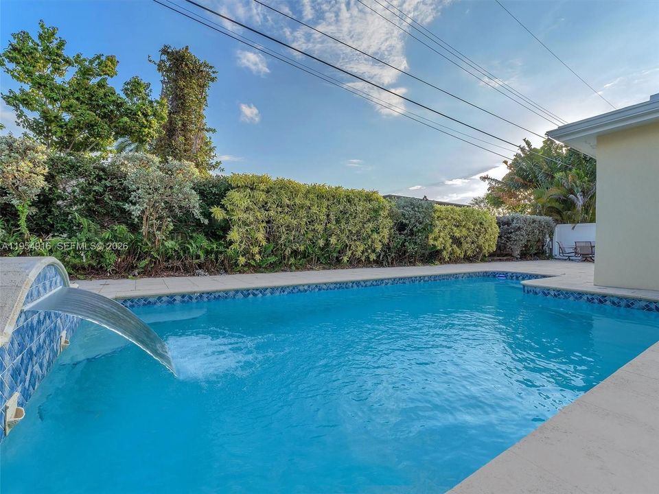 Activo con contrato: $850,000 (4 camas, 2 baños, 1681 Pies cuadrados)