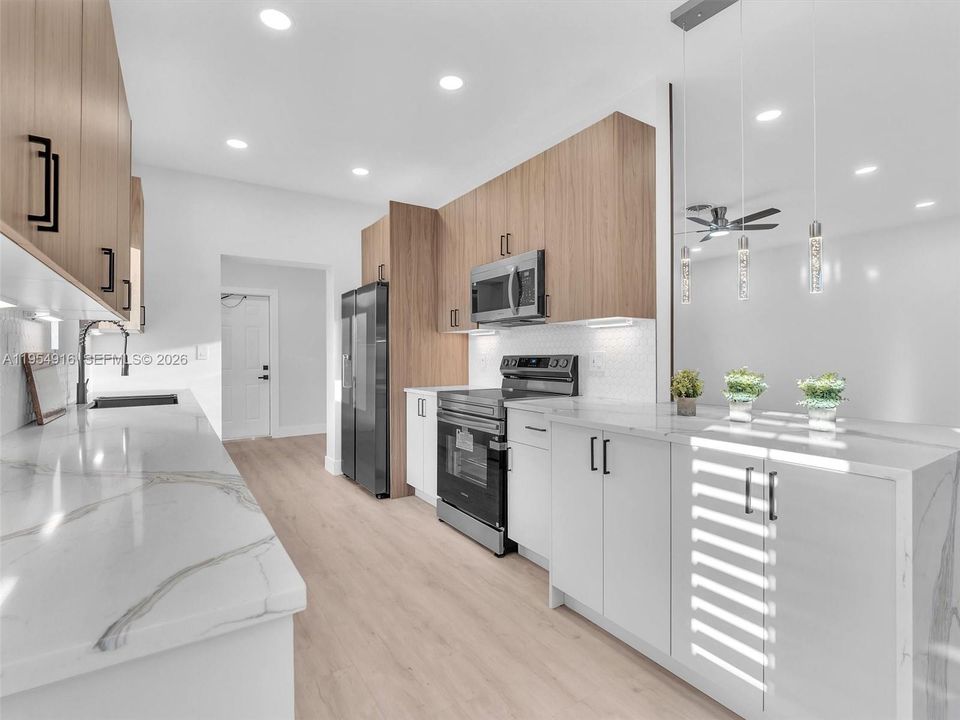 Activo con contrato: $850,000 (4 camas, 2 baños, 1681 Pies cuadrados)