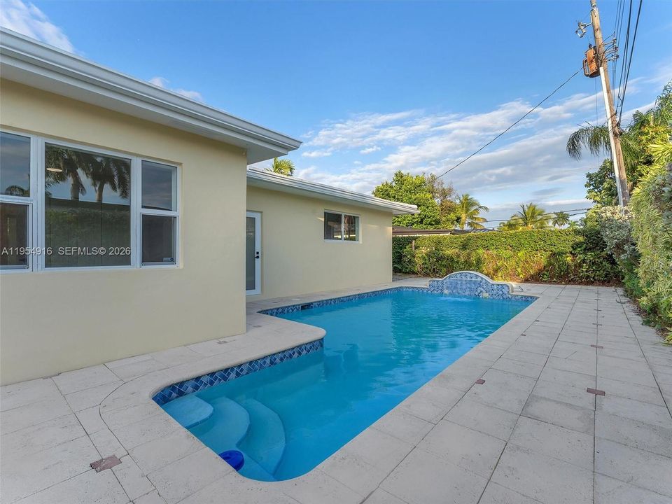 Activo con contrato: $850,000 (4 camas, 2 baños, 1681 Pies cuadrados)