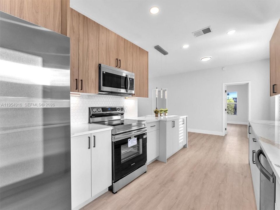 Activo con contrato: $850,000 (4 camas, 2 baños, 1681 Pies cuadrados)