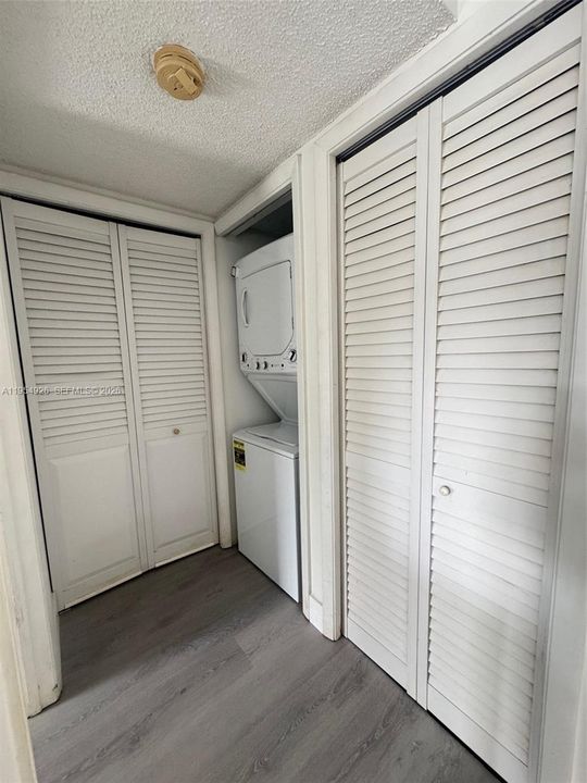For Sale: $329,900 (3 beds, 2 baths, 1228 Square Feet)