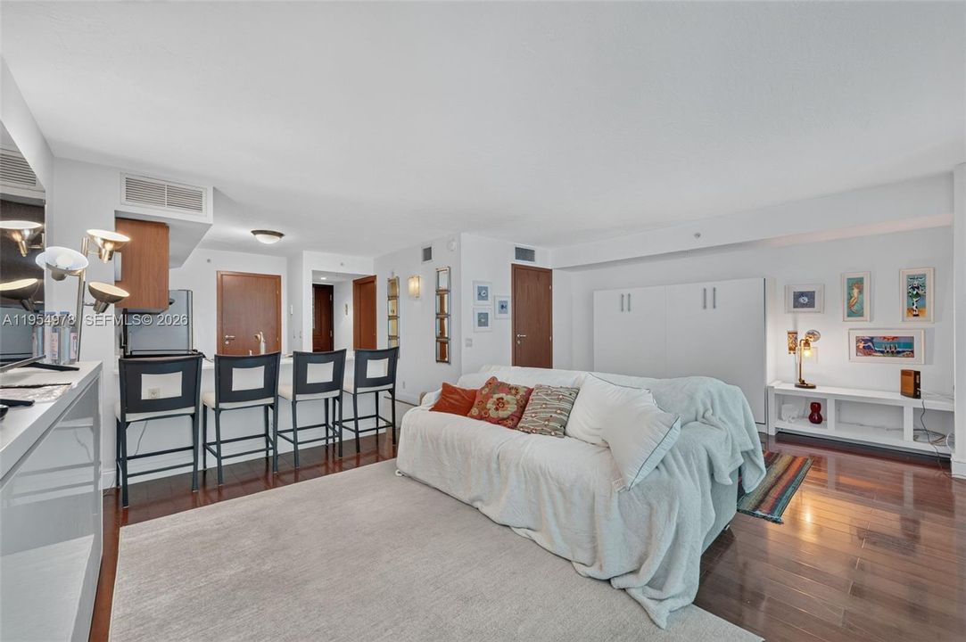 En Venta: $405,000 (0 camas, 1 baños, 601 Pies cuadrados)