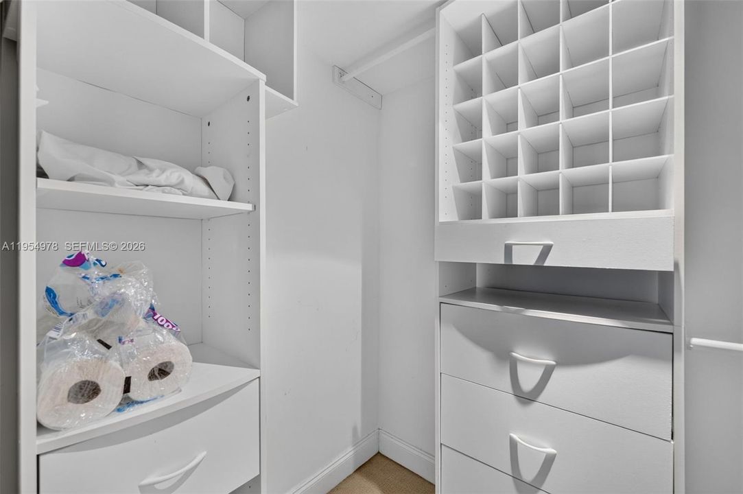En Venta: $405,000 (0 camas, 1 baños, 601 Pies cuadrados)