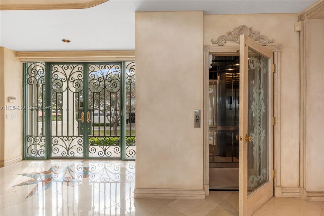 En Venta: $10,850,000 (5 camas, 3 baños, 4678 Pies cuadrados)