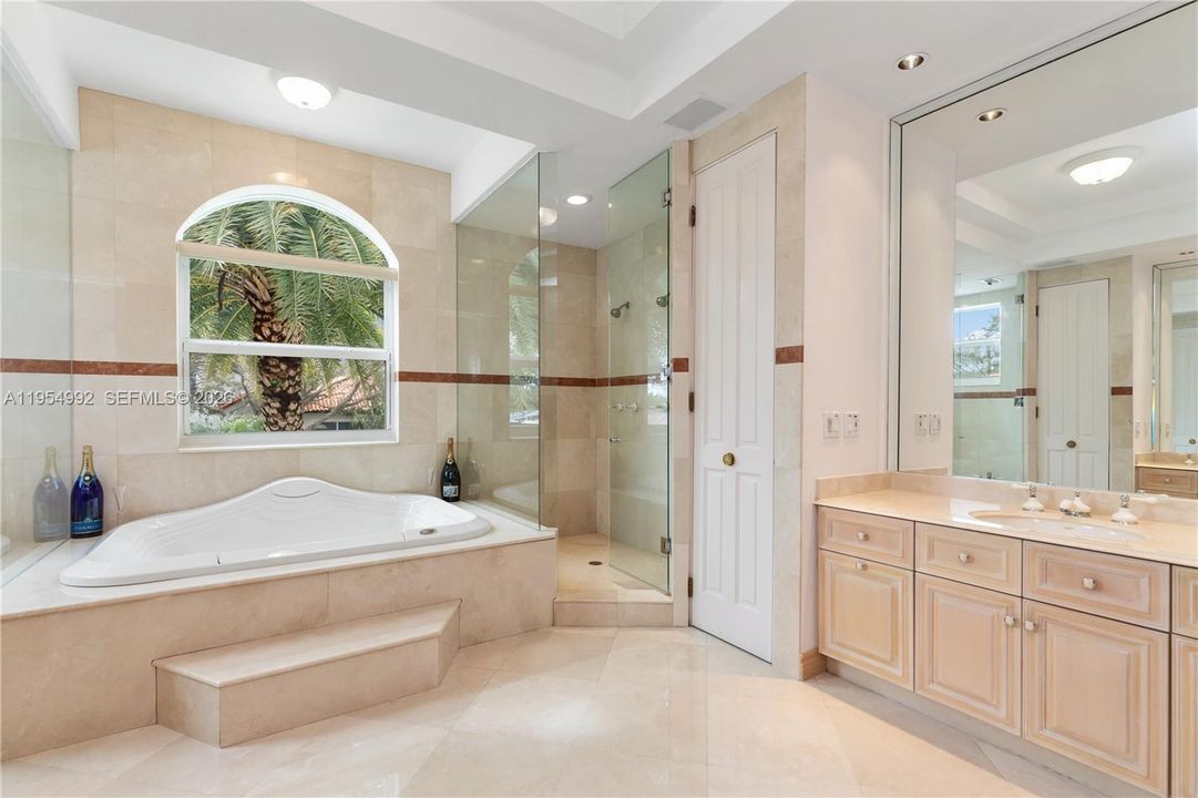 En Venta: $10,850,000 (5 camas, 3 baños, 4678 Pies cuadrados)