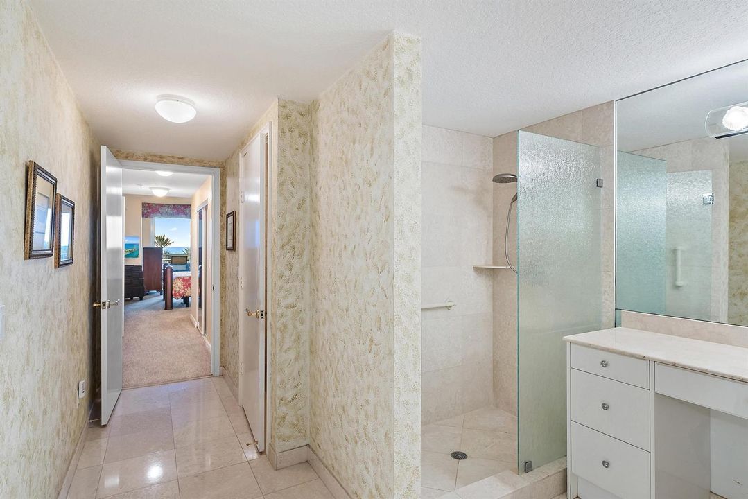 700 Ocean Royale 302-22