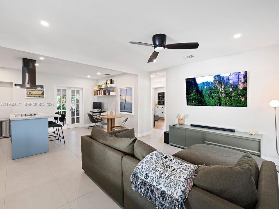 For Sale: $749,000 (2 beds, 1 baths, 1035 Square Feet)