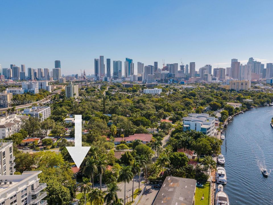 For Sale: $749,000 (2 beds, 1 baths, 1035 Square Feet)