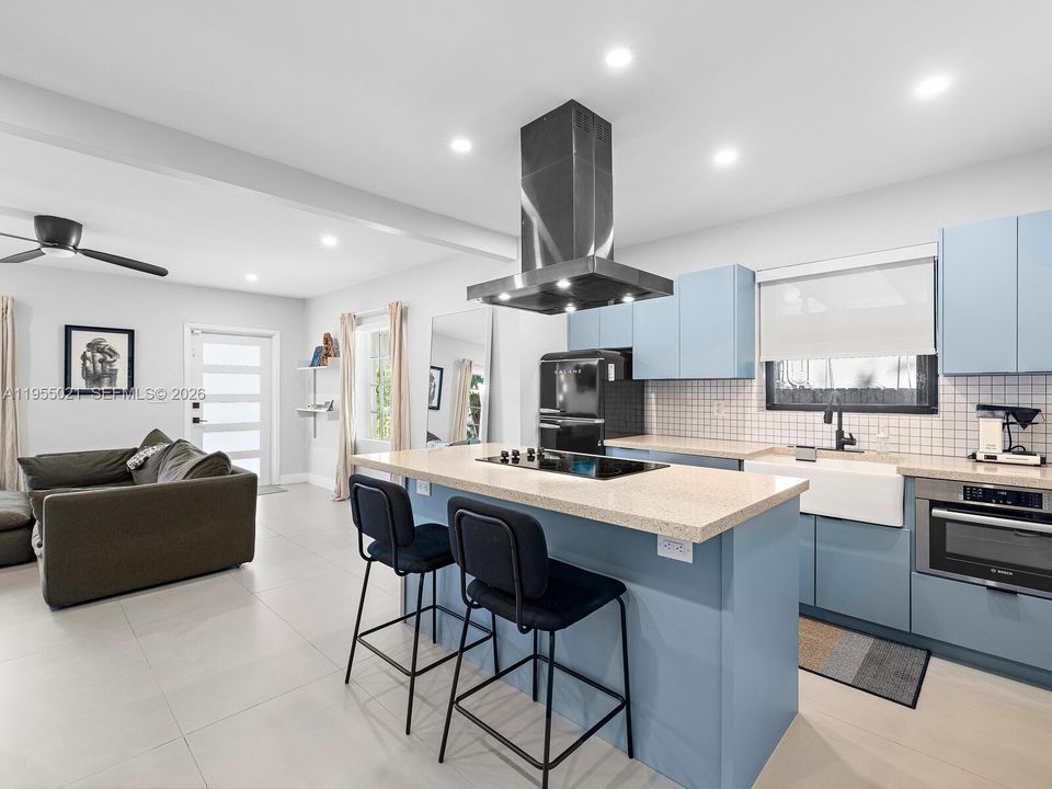 For Sale: $749,000 (2 beds, 1 baths, 1035 Square Feet)