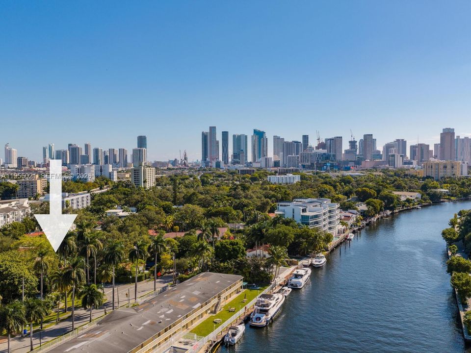 For Sale: $749,000 (2 beds, 1 baths, 1035 Square Feet)