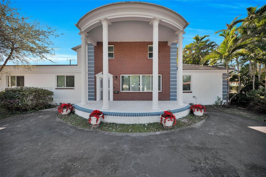 Active With Contract: $1,750,000 (5 beds, 4 baths, 3253 Square Feet)
