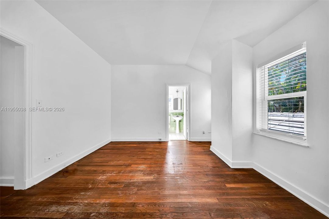 Active With Contract: $1,750,000 (5 beds, 4 baths, 3253 Square Feet)