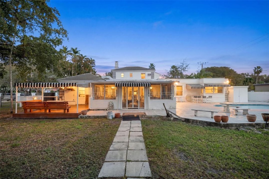 Active With Contract: $1,750,000 (5 beds, 4 baths, 3253 Square Feet)