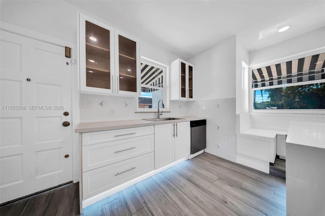Active With Contract: $1,750,000 (5 beds, 4 baths, 3253 Square Feet)