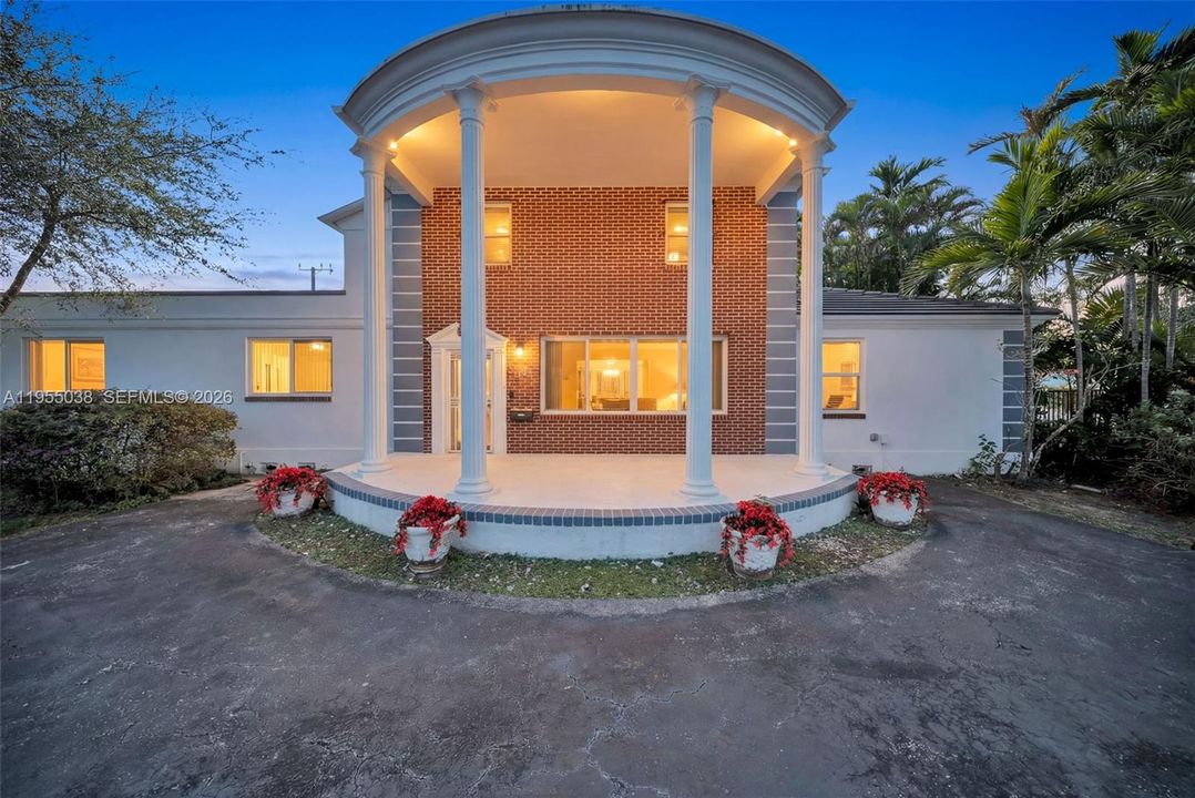 Active With Contract: $1,750,000 (5 beds, 4 baths, 3253 Square Feet)