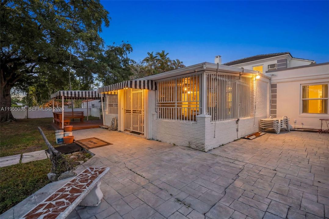 Active With Contract: $1,750,000 (5 beds, 4 baths, 3253 Square Feet)
