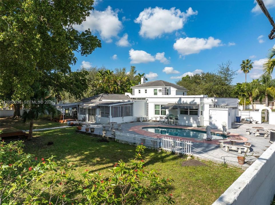 Active With Contract: $1,750,000 (5 beds, 4 baths, 3253 Square Feet)