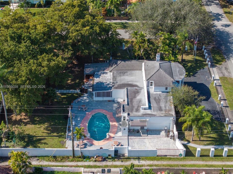 Active With Contract: $1,750,000 (5 beds, 4 baths, 3253 Square Feet)